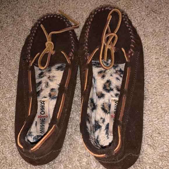 Some brown comfy slippers - Picture 1 of 2